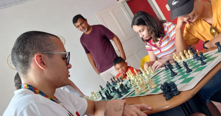 Infinite Chess no Brasil